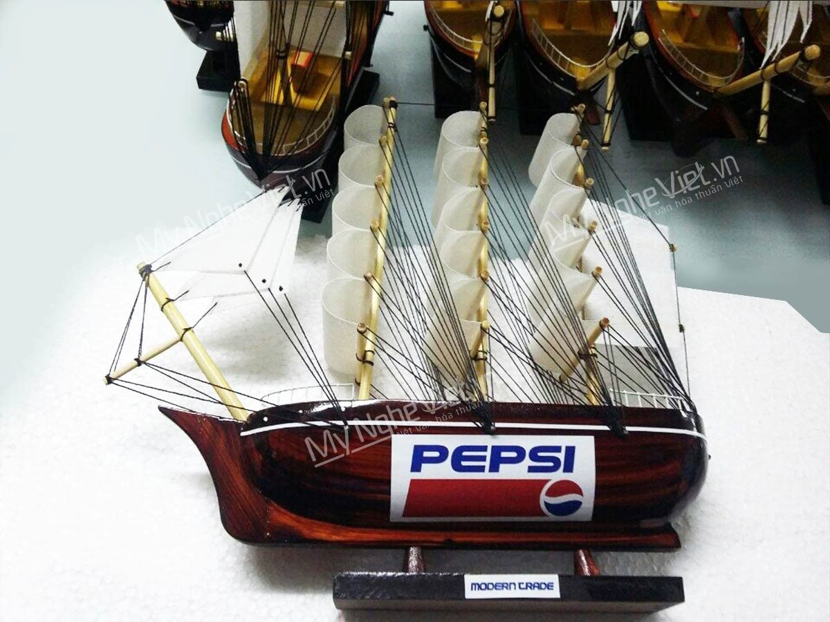 Mô hình thuyền quà tặng "Thuận Buồm Xuôi Gió"